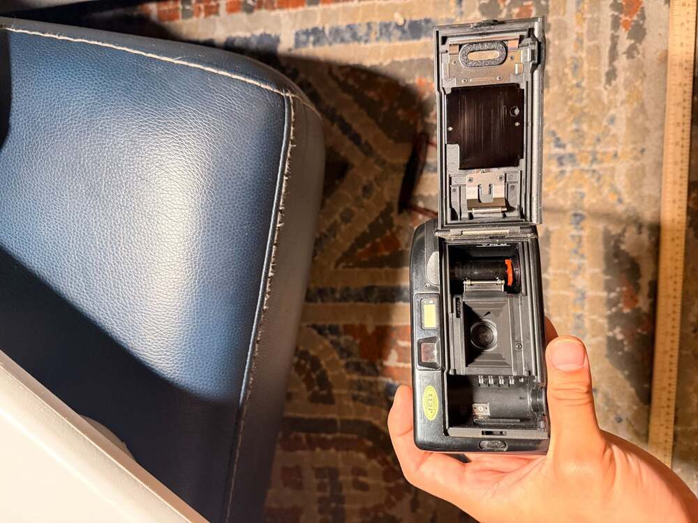 Canon Sure Shot Supreme 35mm Point and Shoot Film Camera with 38mm f/2.8 Lens - Picture 2 of 5